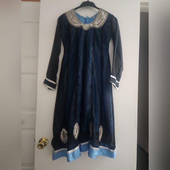 Indian dress - Picture 1 of 6
